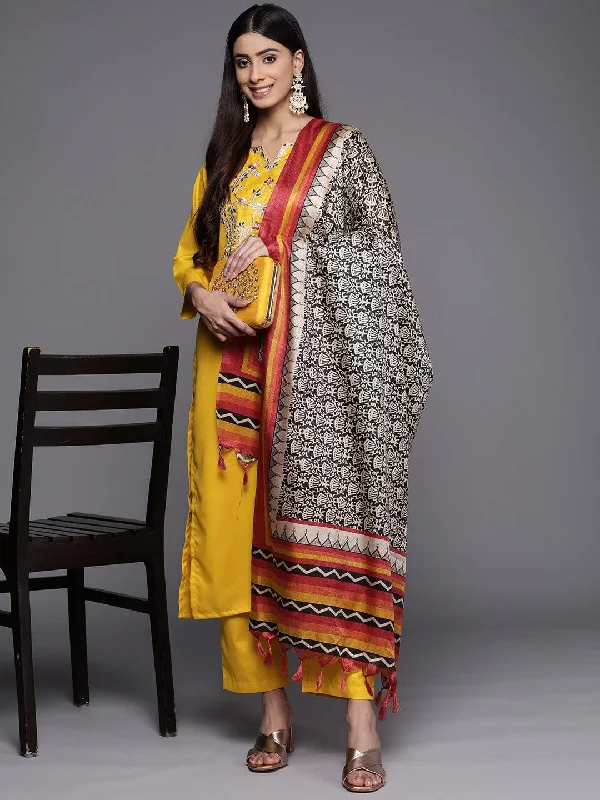 Varanga Floral Yoke Design Gotta Patti Kurta with Trousers & With Dupatta Trousers Velvet Soft