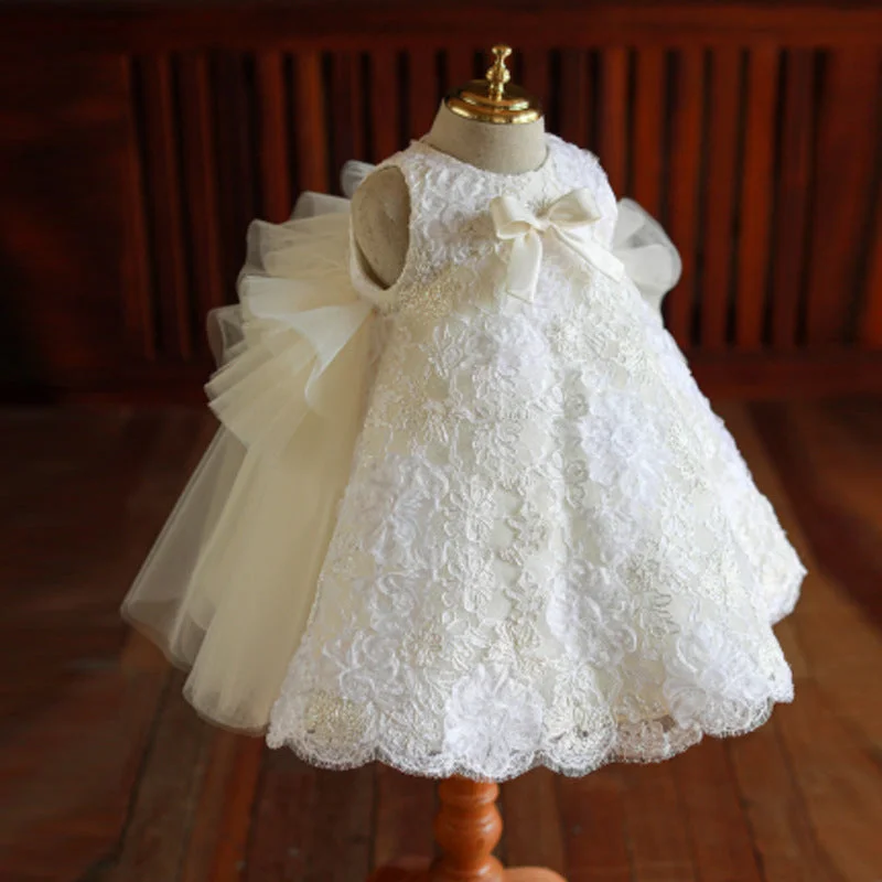 Baptism Dresses Baby Girl White Back Puffy Lace Sleeveless Ball Gowns Princess Dresses sweetheart Neckline Romantic